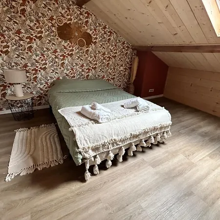 Maison Dans Les Bois Lacquy